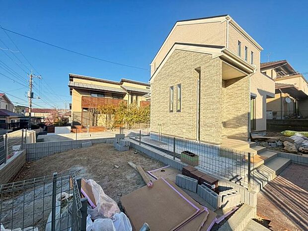 広いお庭で植栽やガーデニングなど、いろいろとお楽しみ頂けます。