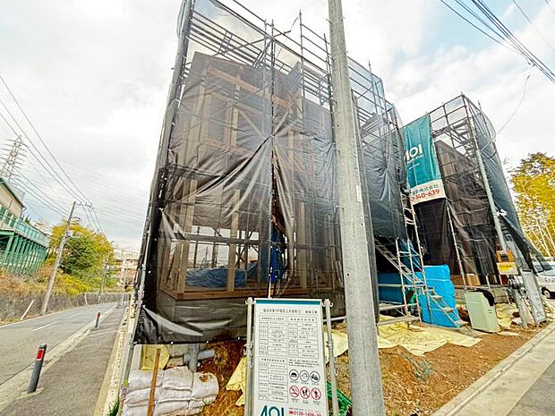 開放的なエクステリアも含めて美しくトータルにデザインされております。(2026年3月撮影)