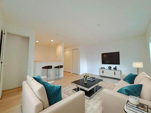 リビング（配置してある家具はCGによるイメージです）ゆったり17.5帖の広々リビング。明るさと風が入る窓配置が安らげる空間を演出します。