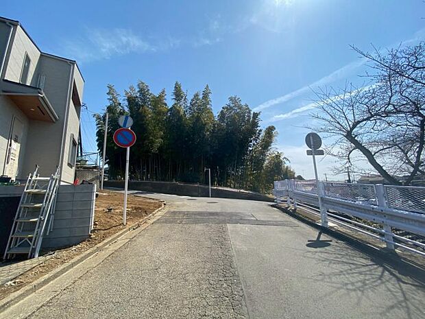 周辺環境や街並みなど、図面だけでは分からない現地の雰囲気もぜひご確認くださいませ。(2026年3月撮影)