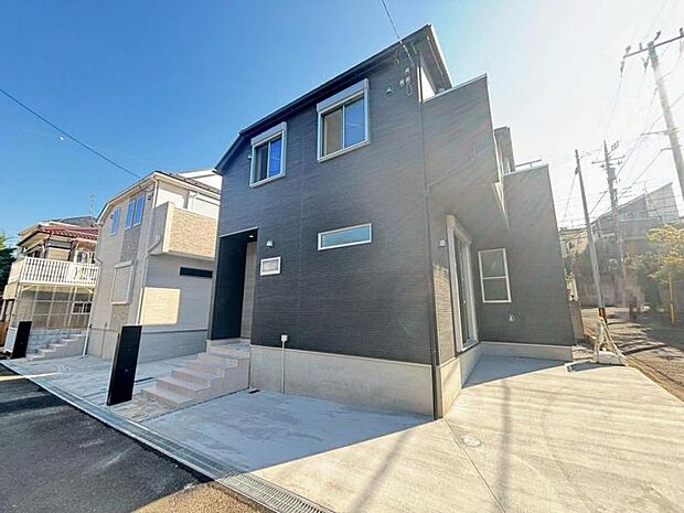 ご両親や友人・知人が訪ねてきても大丈夫。駐車スペース2台分（車種による）を確保してあります。