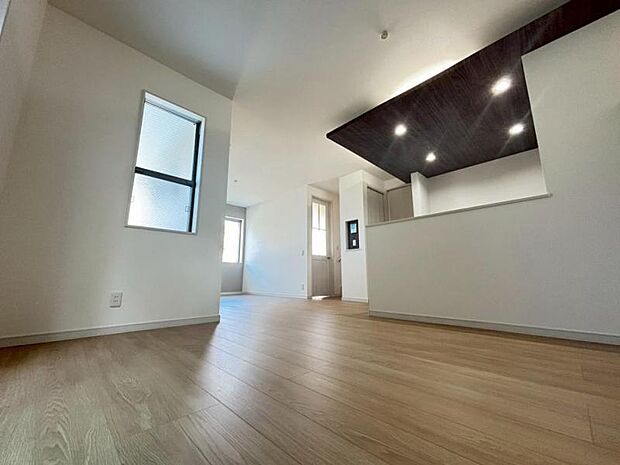 明るく穏やかな空気のなかで食べたり、笑ったり。そんな幸せを感じさせてくれる場所です。