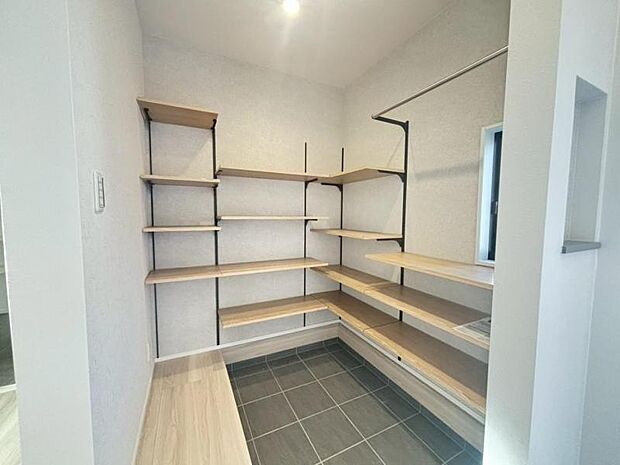 清潔感のある空間を保てるよう、収納スペースを広く設けていますので、玄関をスッキリ綺麗な空間に纏めます。