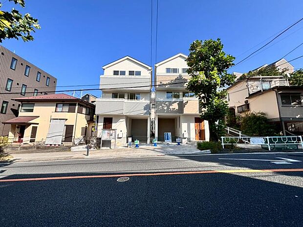 玄関につながる駐車スペースなので、重い荷物の出し入れの負担を最小限に抑えられます。