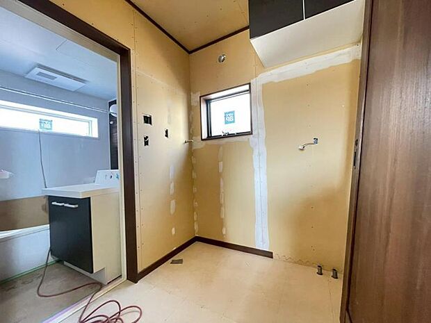 清潔感と機能性を備え、一日の始まりと終わりを心地よく演出してくれるパウダールームです。(2026.3.14撮影)