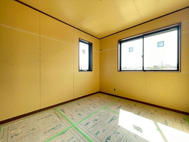 家族個々の安らぎの空間。誰もが好みで飾れるシンプルな室内に仕上げてあります。(2026.3.14撮影)