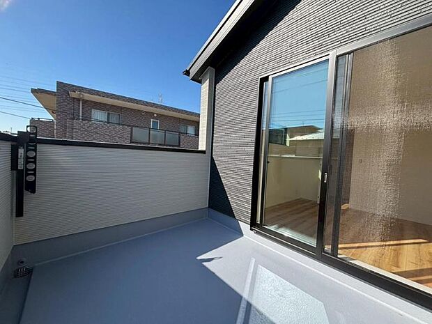 開放感のある眺望。陽光、風通しのよいワイドバルコニー。お洗濯物も乾かしやすいですね。