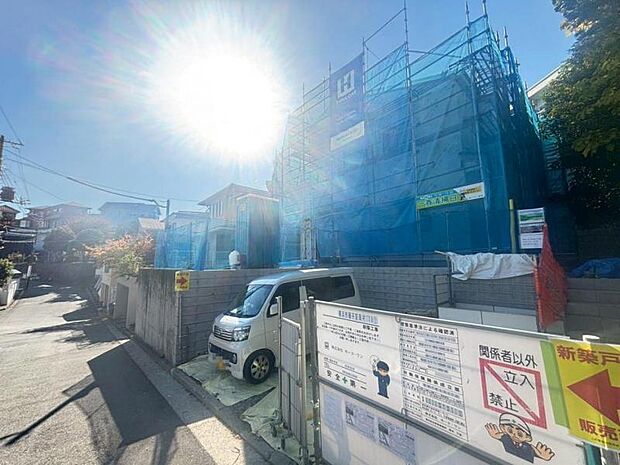 前面道路は約6.5ｍございますので、毎日のお車の出し入れもストレスなく行えます。（2025.11.20撮影）