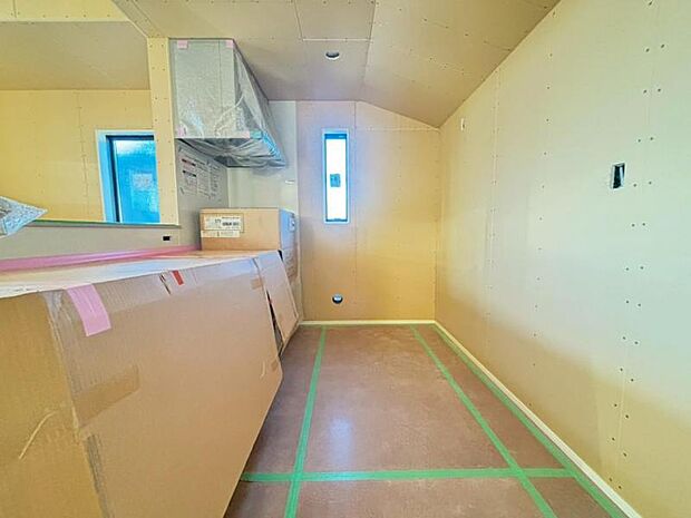 広々としたキッチンスペース。食洗機と浄水器が付き、収納力のあるキッチンは料理が捗ります。（2026.2.3撮影）