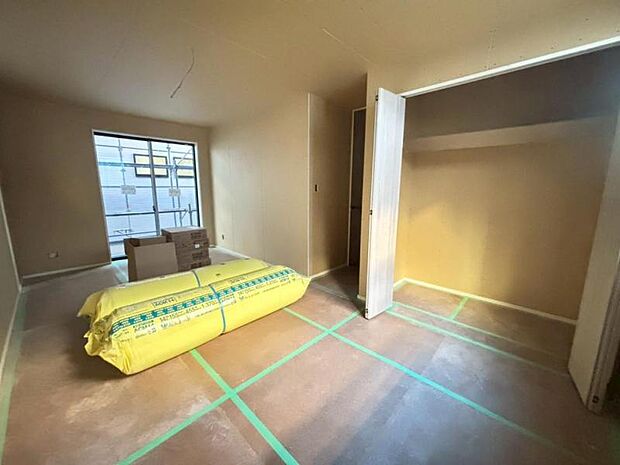 広々した納戸は、充分な収納スペースを確保しており、多目的にお使いいただける便利な空間です。（2026.2.3撮影）