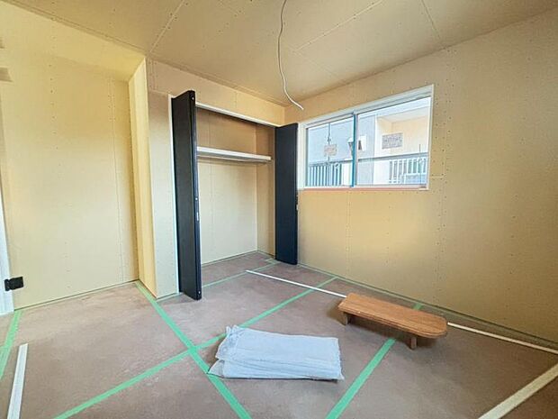 日々の疲れを癒してくれる主寝室。自由度が高いので家具のレイアウトでお好みの空間を創りだせます。（2026.2.3撮影）