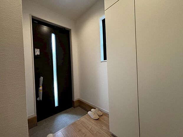 今後ご家族の「行ってきます」「ただいま」が行き交う空間になることでしょう。（2025.8.31撮影）