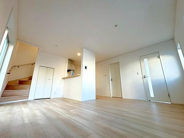 動線を繋ぐリビングイン階段で開放的な室内に挨拶の声が元気に響きます。