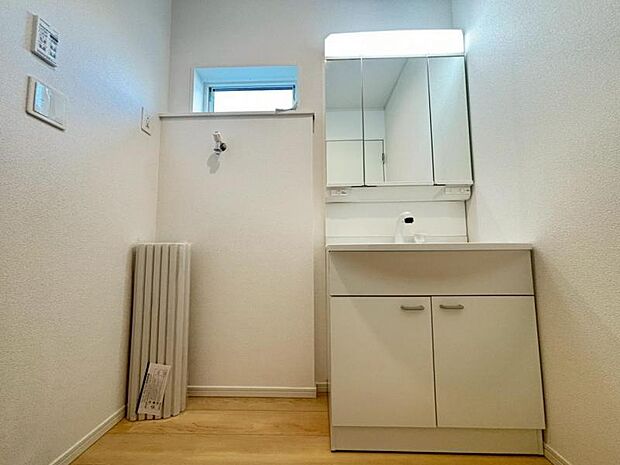 清潔感と機能性を備え、一日の始まりと終わりを心地よく演出してくれるパウダールームです。