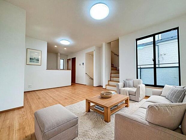 リビング(配置してある家具はCGによるイメージです)光と風があふれる開放的なリビングダイニングには、自然と家族みんなが集まってきます。