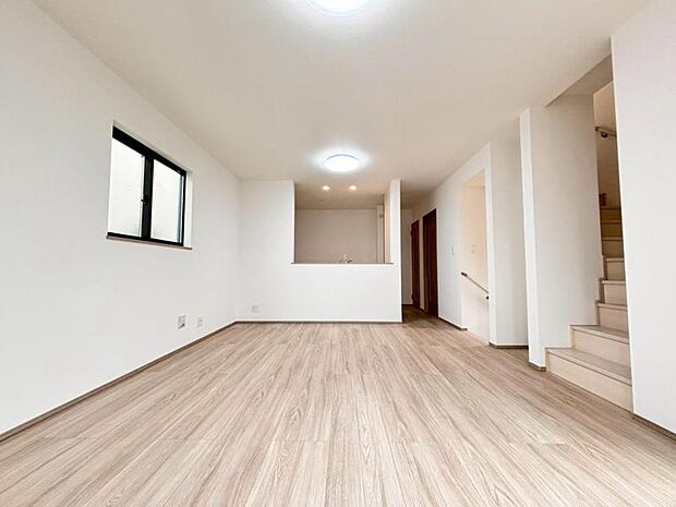 動線を繋ぐリビングイン階段で開放的な室内に挨拶の声が元気に響きます。