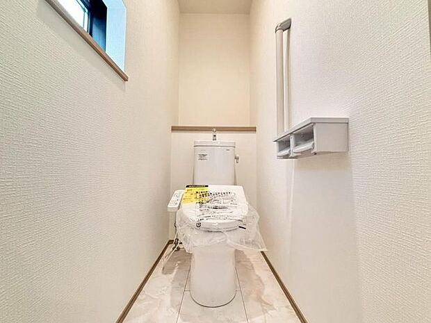 清潔感溢れるトイレ。落ち着いた空間で安らぎのひとときをお過ごしいただけます。