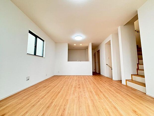 動線を繋ぐリビングイン階段で開放的な室内に挨拶の声が元気に響きます。