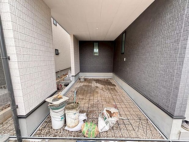 玄関につながる駐車スペースなので、重い荷物の出し入れの負担を最小限に抑えられます。(2026.3.13撮影)