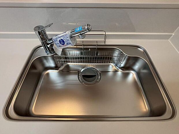 キッチンの水栓には、浄水器を標準装備。水道水をそのまま飲むことができ、お米などをおいしく炊くことも可能です。