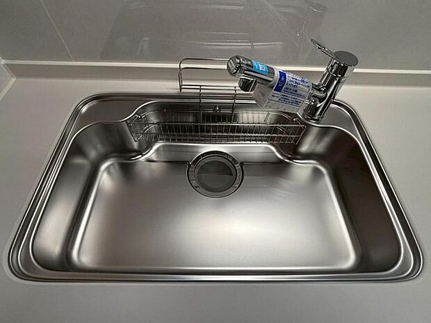 キッチンの水栓には、浄水器を標準装備。水道水をそのまま飲むことができ、お米などをおいしく炊くことも可能です。