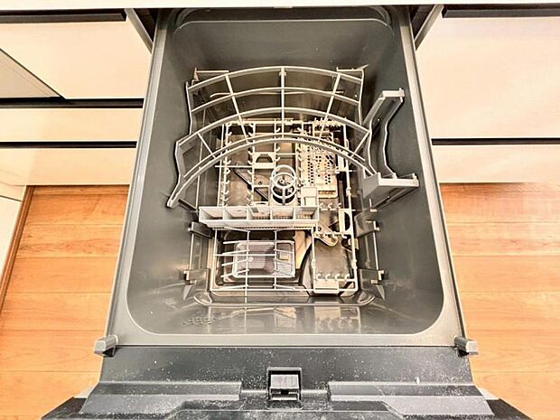 食器の後片付けに便利な食器洗浄乾燥機を標準装備。ビルトインタイプなので見た目もスッキリ、特に共働き世帯のご家族には必須品です。