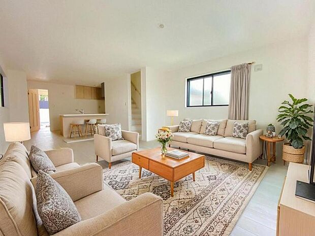 リビング（配置してある家具はCGによるイメージです）くつろげるリビングは話に夢中になりすぎて、ついつい時間を忘れてしまう。そんな束の間の幸せを感じさせてくれる場所です。