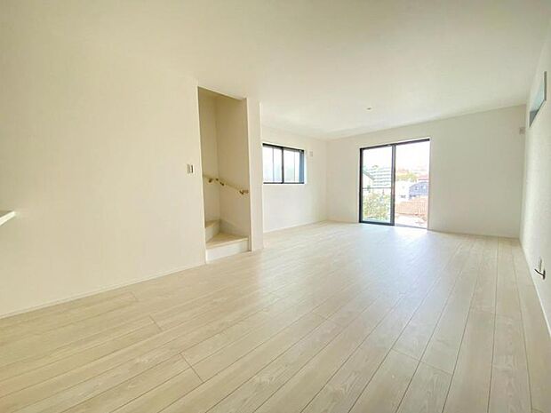 動線を繋ぐリビングイン階段で開放的な室内に挨拶の声が元気に響きます。