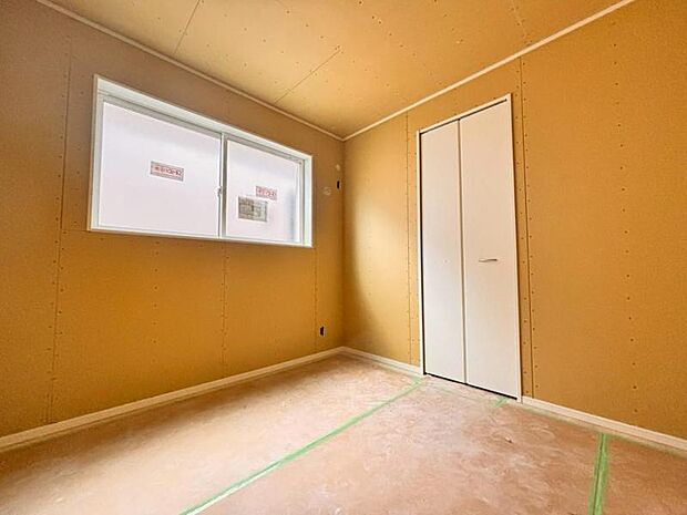 広々したサービスルームは、充分な収納スペースを確保しており、多目的にお使いいただける便利な空間です。（2026.1.30撮影）