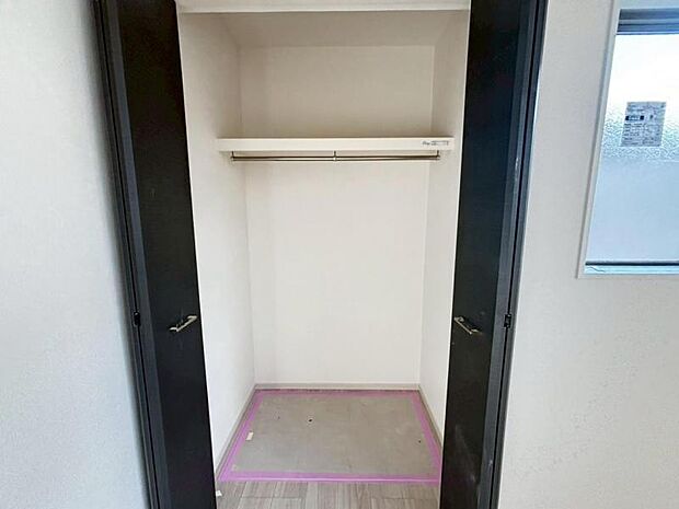 各居室にクローゼットがあり、洋服ダンスなどを置く必要がないのでお部屋を広く使えます。(2025.12.18撮影)