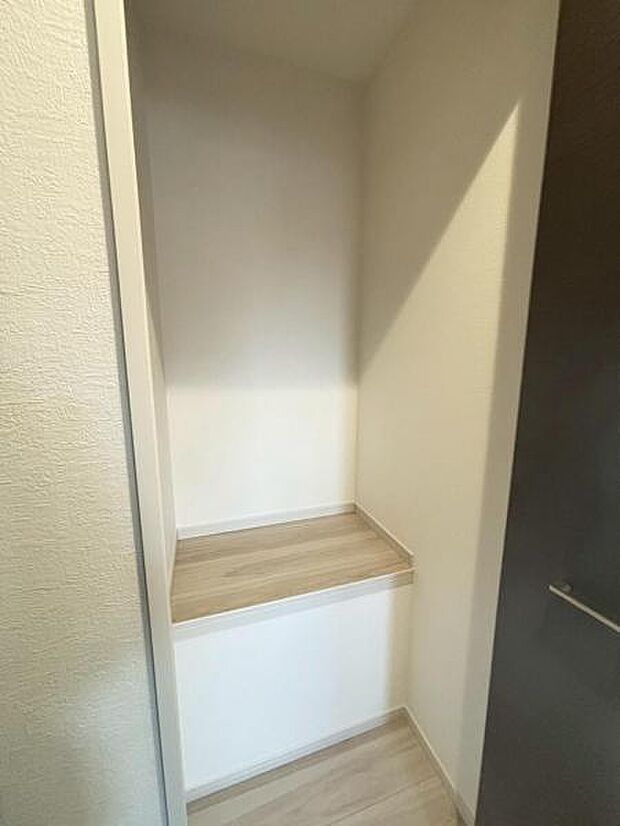 空間を効率的に利用し収納スペースを確保。多目的にお使いいただける便利な空間です。