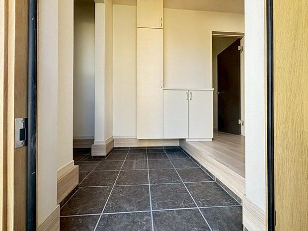 今後ご家族の「行ってきます」「ただいま」が行き交う空間になることでしょう。（2025.12.18撮影）