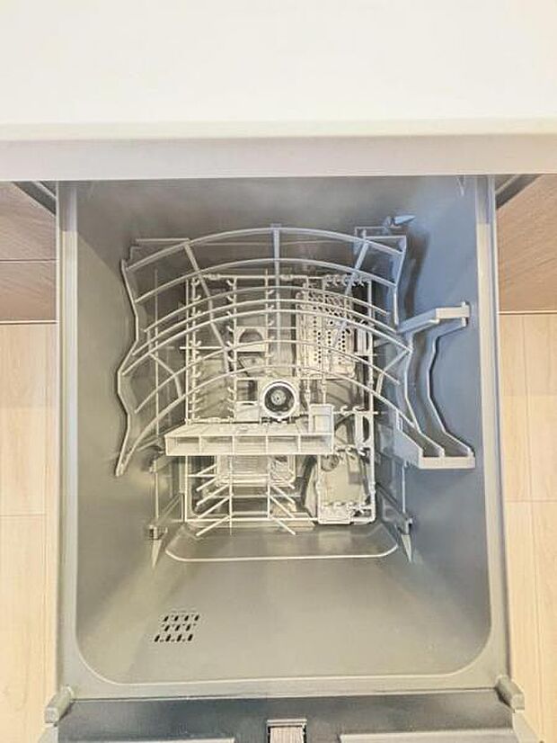 食器の後片付けに便利な食器洗浄乾燥機を標準装備。ビルトインタイプなので見た目もスッキリ、特に共働き世帯のご家族には必須品です。