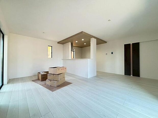 くつろげるリビングは話に夢中になりすぎて、ついつい時間を忘れてしまう。そんな束の間の幸せを感じさせてくれる場所です。（2026.2.3撮影）