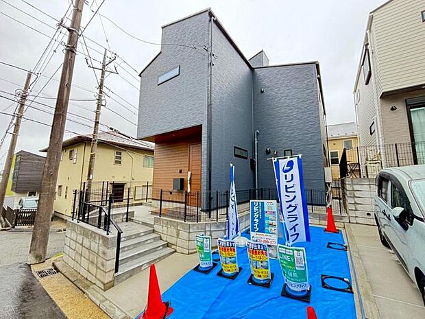 素材の持つ独特な存在感により「永く住み続ける住まい」にふさわしい住宅が完成しました。