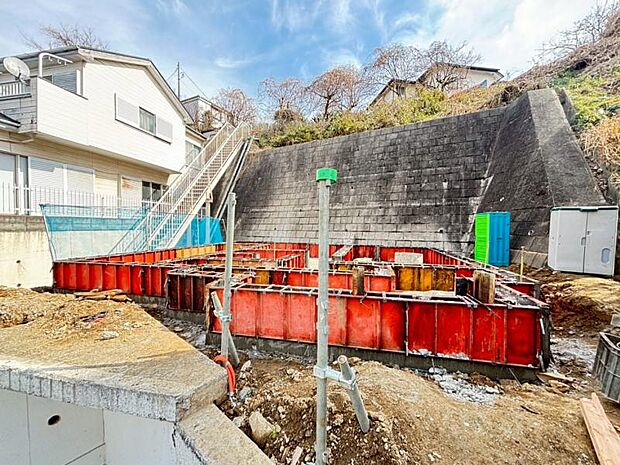 完成前の状態をご覧頂くことで、隣接した環境をしっかりとご確認頂けます。（2026.2.14撮影）