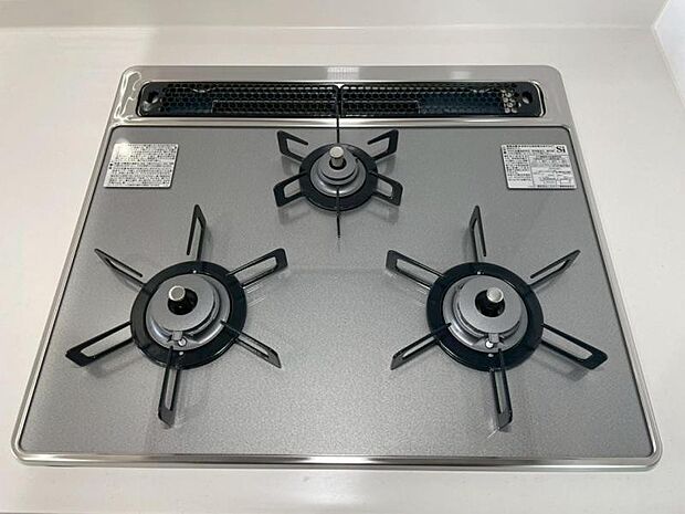 忙しい時間もスムーズに。3口コンロで調理時間が短縮できます。