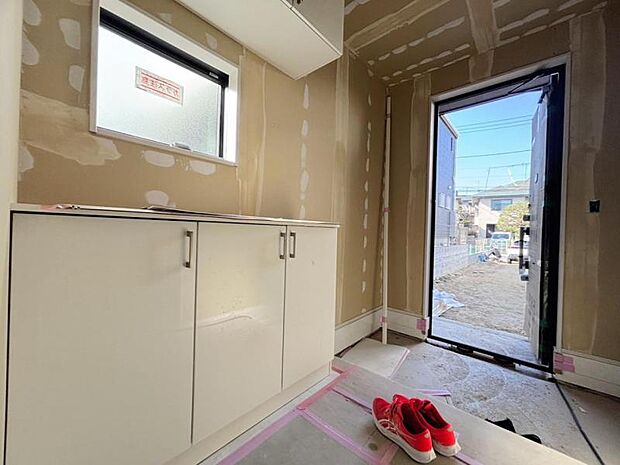 お住まいの顔となる玄関。安らぎに満ちた生活空間を予感させてくれます。(2026.2.23撮影)