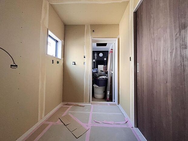 清潔感と機能性を備え、一日の始まりと終わりを心地よく演出してくれるパウダールームです。(2026.2.23撮影)