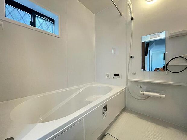 1日の疲れを癒してくれる広々とした浴室は癒しの空間。