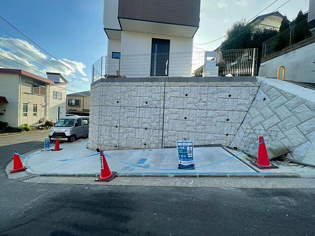 毎日のお車の出し入れもストレスなく行えます。