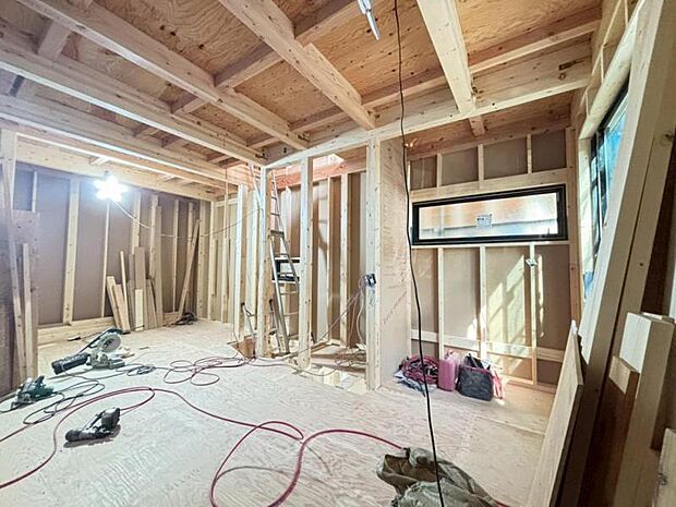 光と風があふれる開放的なリビングダイニングには、自然と家族みんなが集まってきます。(2026.2.23撮影)