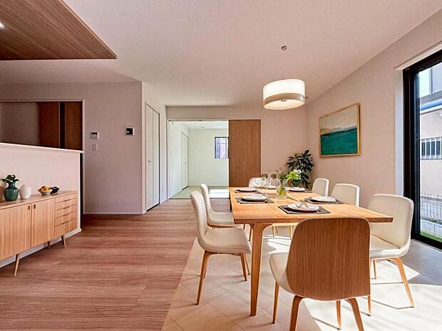 リビング(配置してある家具はCGによるイメージです)家族が集まるリビングは明るさが取れる設計に。続き間の和室はお子様を遊ばせるスペースとしても重宝します。