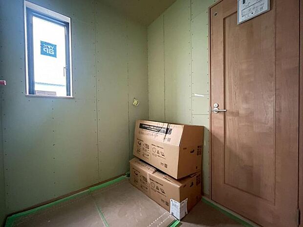 清潔感と機能性を備え、一日の始まりと終わりを心地よく演出してくれるパウダールームです。(2026.3.18撮影)