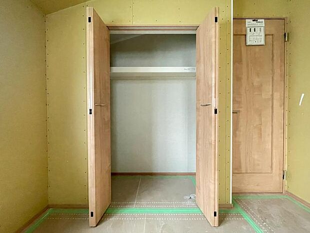 各居室にクローゼットがあり、洋服ダンスなどを置く必要がないのでお部屋を広く使えます。(2026.3.18撮影)