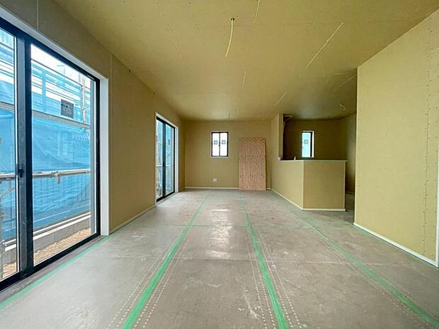 光と風があふれる開放的なリビングダイニングには、自然と家族みんなが集まってきます。(2026.3.18撮影)