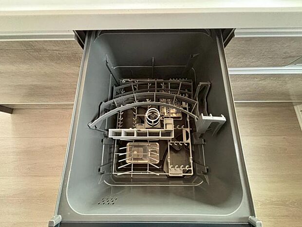 食器洗浄乾燥機 食器の後片付けに便利な食器洗浄乾燥機を標準装備。ビルトインタイプなので見た目もスッキリ、特に共働き世帯のご家族には必須品です。