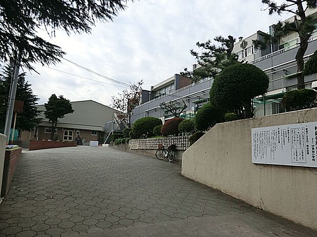 横浜市立汐見台小学校　1060ｍ