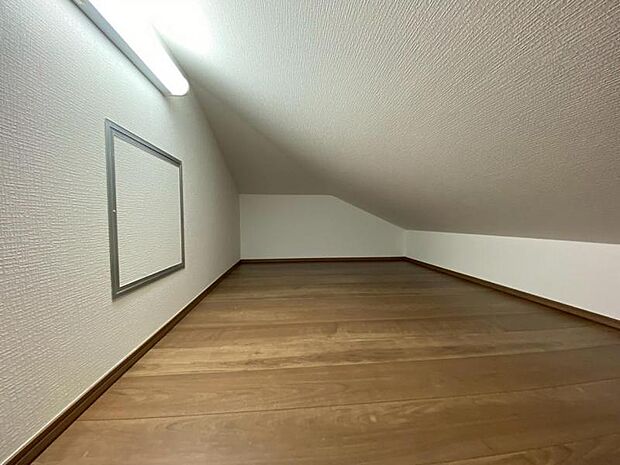 広々したロフトは、多目的にお使いいただける便利な空間です。