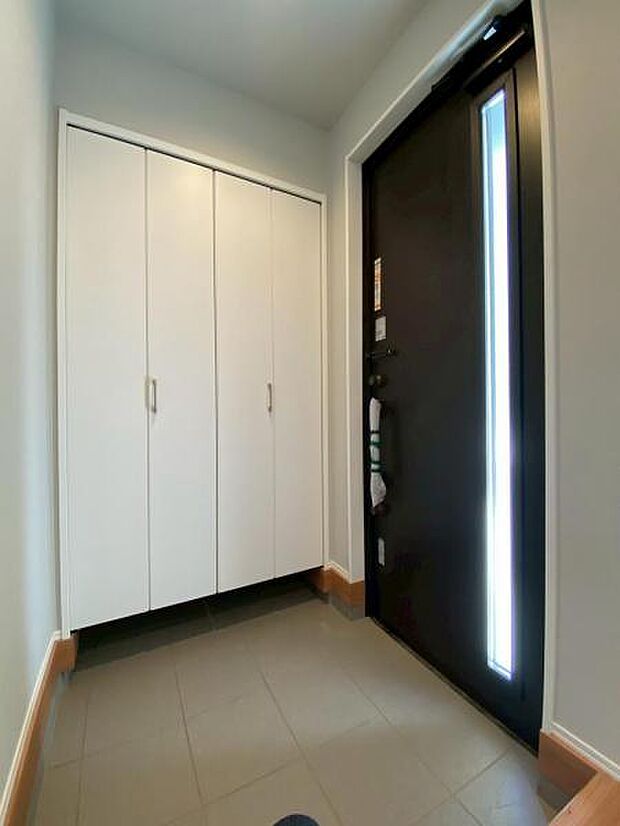 お住まいの顔となる玄関。安らぎに満ちた生活空間を予感させてくれます。